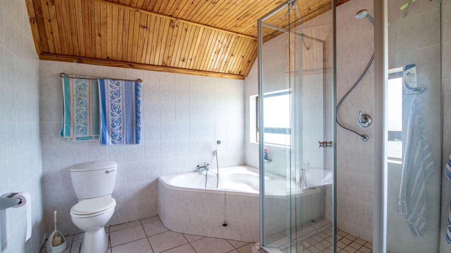 4 Bedroom Property for Sale in Cove Rock Eastern Cape